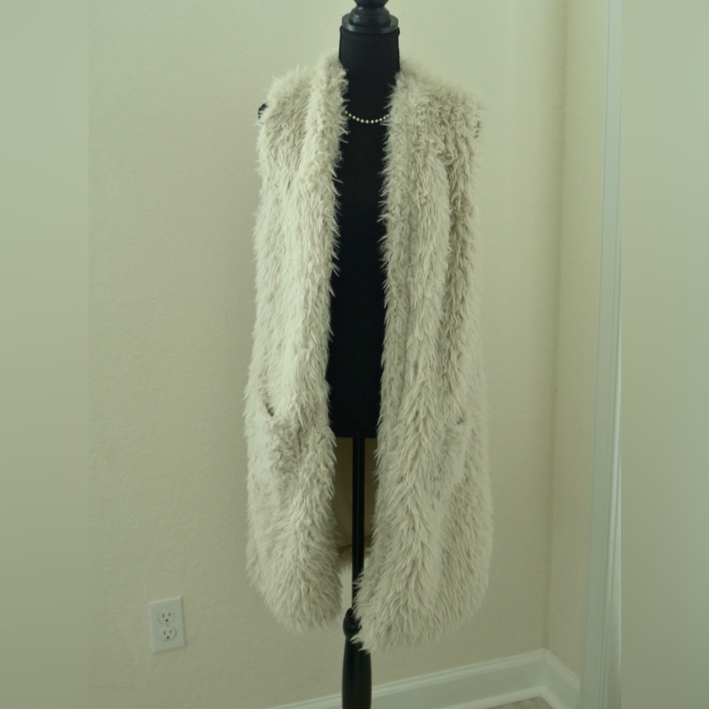 ASHLEY 26 International Faux Fur Long Vest